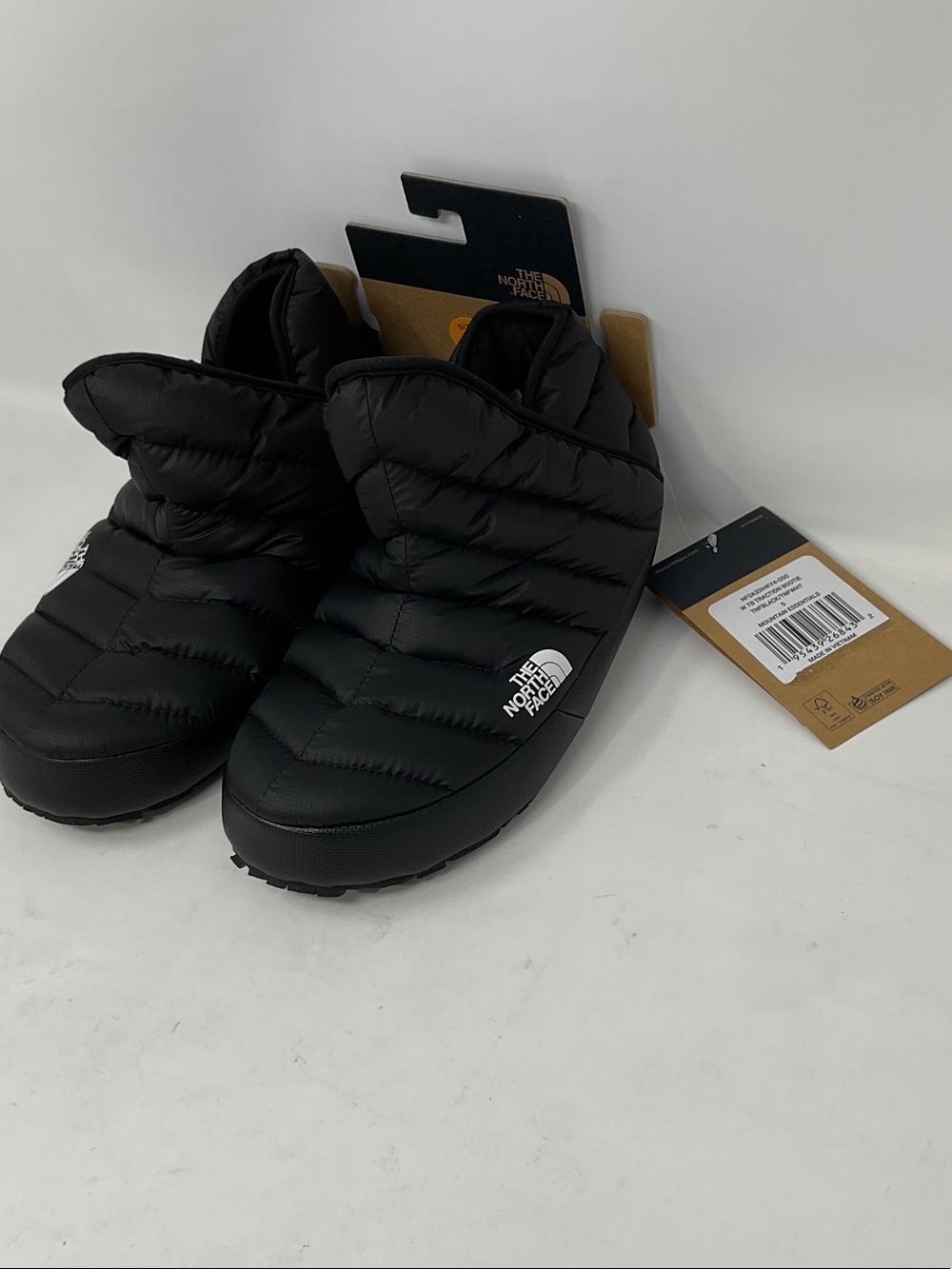 The North Face Women’s / Kids Black Insulated Slip-On Slippers